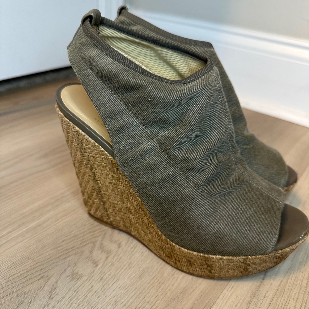 Stuart Weitzman‎ Glover Women's Size 7 Charcoal Stretch Wedge Platform Sandals - Picture 2 of 9